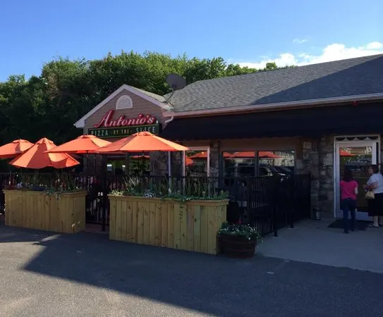 Antonio's Pizza Belchertown patio and storefront