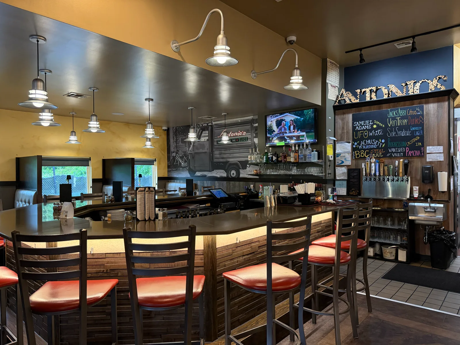 Full bar with taps and seating at Antonio's Pizza Belchertown